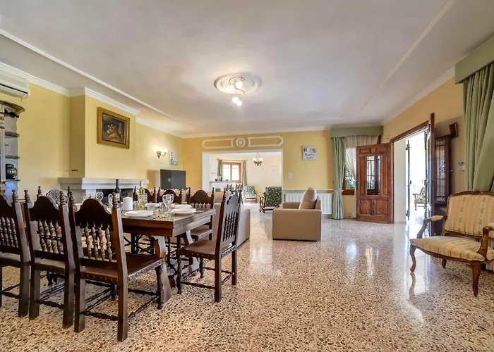 Puchero - Plusholidays *